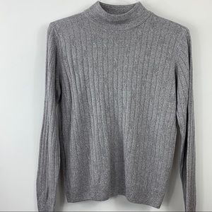 Chandler Hill Gray Sweater‎